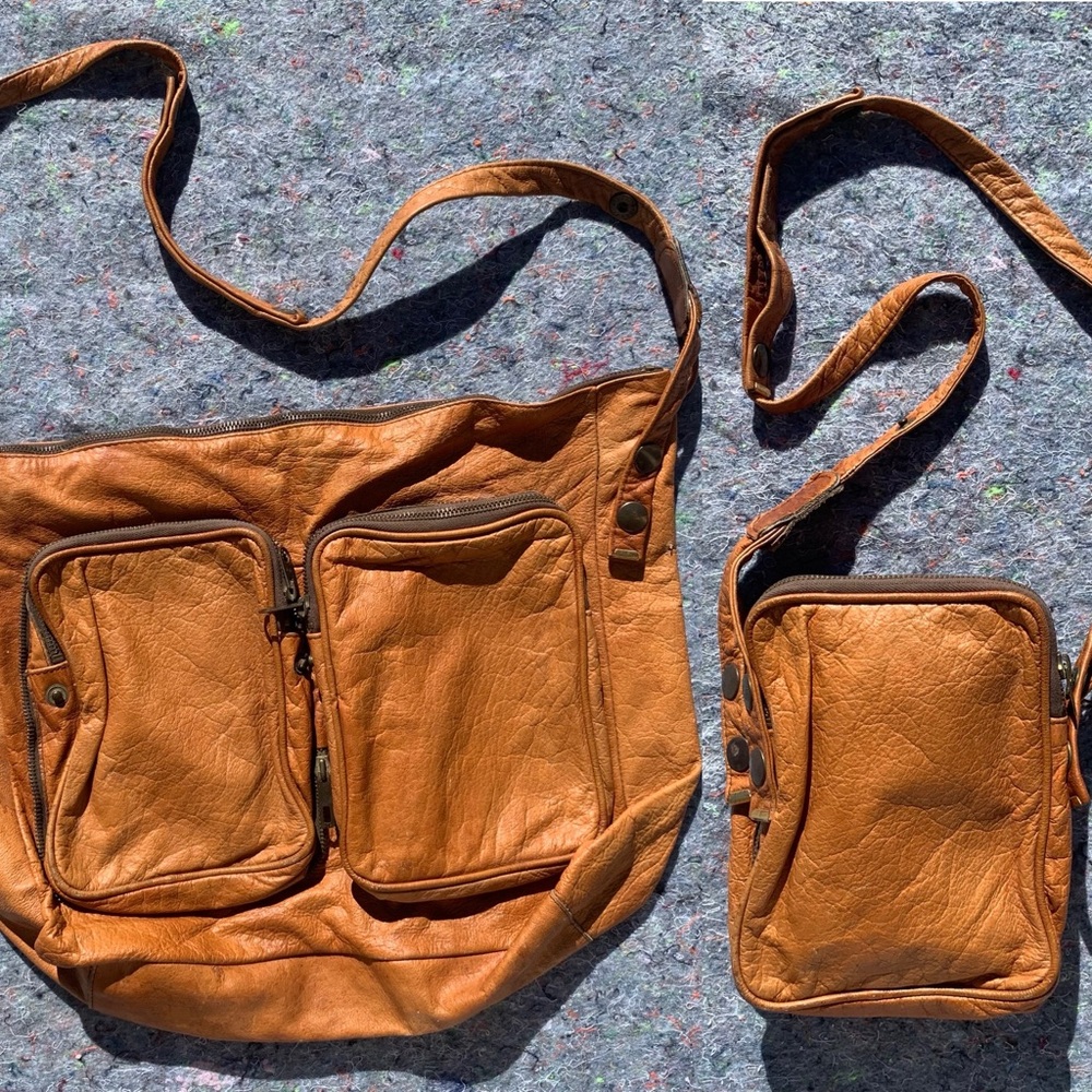 Rad vintage 70s collapsible leather messenger bag
